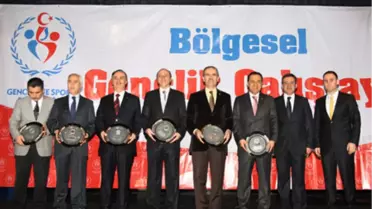 Gençler Kendi Sorunlarına Çözüm Arıyor