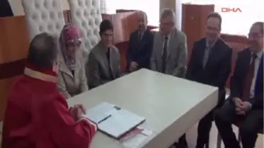 Çankırı'da Nikah Kıyan Depremzede Çifte Validen Altın