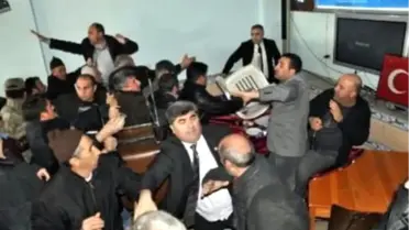 Elazığ2köylüler, Hes'i Anlatmaya Gelen Görevlilere Saldırdı 2 Yaralı
