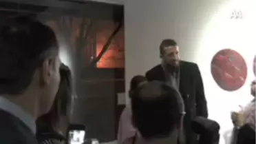 Sahada Rakip, Dışarda Dostlar