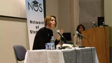 Elif Şafak Londra'da Kitaplarını İmzaladı
