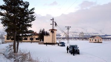 Aras Tedaş Ekipleri Enerji Hatlarında Oluşan Arızaları Gideriyor