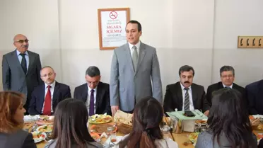 Depremzede Öğrenciler Van Sofrasında Kahvaltı Yaptı