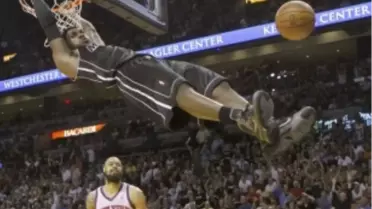Lebron, Jeremy Lin'i Sahadan Sildi!
