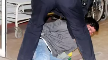 Polis, Alkollü 3 Kişiyi Araca Bindirmede Zorlandı