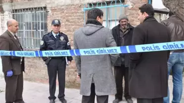Yatağında Ölü Bulundu