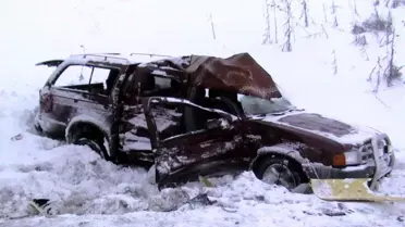 Buzlanan Yolda Otomobil ile Tır Çarpıştı: 2 Yaralı