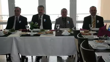 Vergi Mükelleflerine Plaket Töreni