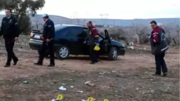 Kendisini Yakalamak İsteyen Polisi Bıçakladı