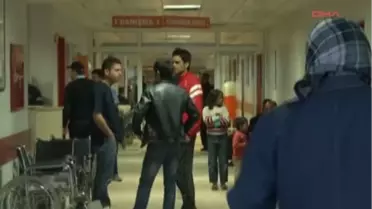 Kendisini Yakalamak İsteyen Polisi Bıçakladı