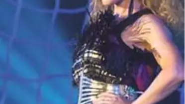 Kylie Kariyerinin 25'inci Yılını Böyle Kutladı