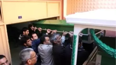 Annesini ve Ablasını Öldürdü