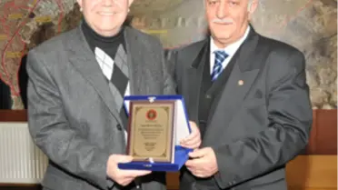 Şehit Ailelerinden Başkanlara Plaket