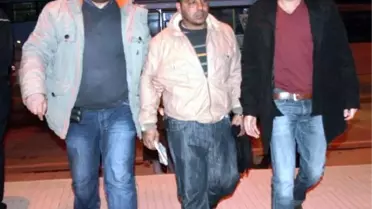 Firari Mahkum, Polislerin Üzerine Kaynar Su Döktü