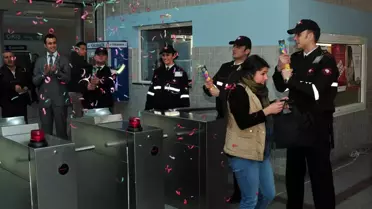 İzban'ın 50 Milyonuncu Yolcusuna Sürpriz Karşılama