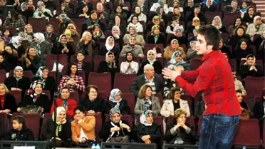 Kadınlar, Edremit Belediyesi'nin Düzenlediği Matinede Coştu