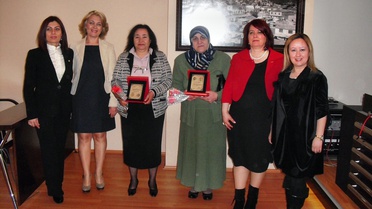 Söke Kadın Girişimcilerden En Eski Kadın Üyelere Plaket