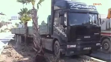 Tır Refüje Çıkarak Durabildi