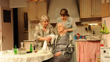 'Düğün' Oyunu Cbü'de Sahnelendi