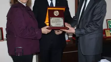 Espiye Belediye Başkanı Karadere'ye Eğitime Destek Plaketi