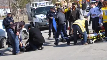 Otomobil ile Kamyonet Çarpıştı, 3 Polis Yaralandı