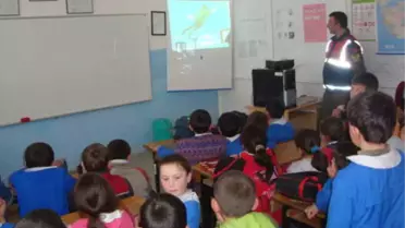 Simav'da Jandarmadan Miniklere Trafik Semineri