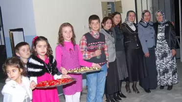 Kadıköy'de Hanımlara Anlamlı Gün Nedeniyle, Anlamlı Gece Düzenlendi