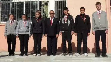 Başkan Altıntaş'tan Başarılı Öğrencilere Altın