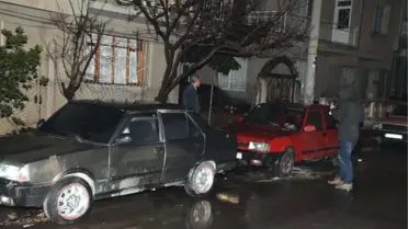 Bornova'da Üç Otomobil Kundaklandı