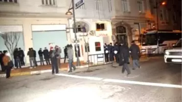 2 Türk Gazeteciden Haber Alınamıyor!