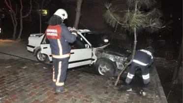 Park Halindeki Otomobil Alev Alev Yandı