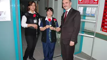 Yılmaz'dan Doktorlara Karanfil