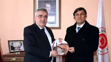 Harran Üniversitesi Tıp Fakültesi Dekanı, Cü Rektörünü Ziyaret Etti