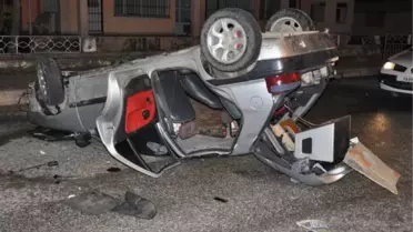 Otomobil Sağlık Ocağının Bahçe Duvarına Çarptı: 3 Yaralı