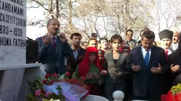 Bakan Çelik, Koca Seyit'in Mezarını Ziyaret Etti, Şehitlerin Ruhuna Fatiha Okudu