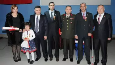 Şehit Kızına Madalya