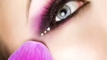 Egzotik Renklerle Makyajınız Bahar Kokacak
 
