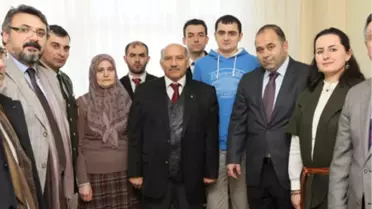 İlçe Protokolü Şehit Yakınlarının Yanında