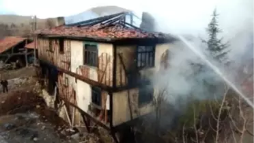 Taşköprü'de Ev Yangını