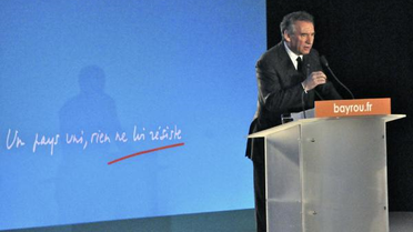 Fransa'da Modem Partisi'nden Türk Asıllı Seçmene Protokol Jesti