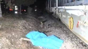 Yük Treni Taksiye Çarptı: 4 Ölü 1 Yaralı
