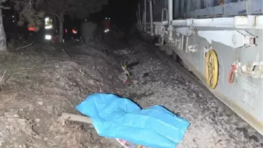 Yük Treni Taksiye Çarptı: 5 Ölü (2)
