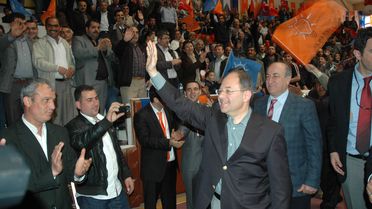Bakan Akdağ'dan BDP'ye: 'Şehidimiz İçin Siz Ne Hissettiniz'
