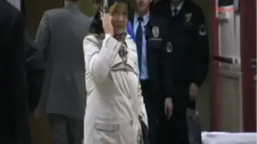 Hakem, Kırmızı Kart Gösterdiği Futbolcu Tarafından Dövüldü