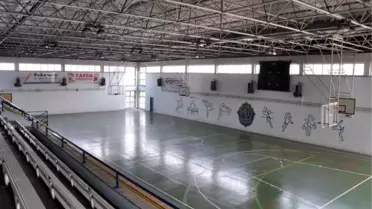 Lisenin Spor Salonu, Çökme ve Çatlaklara Rağmen 1 Yıl Kullanılmış