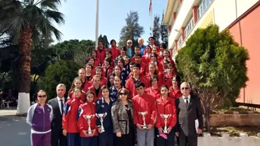 Milli Eğitim Müdürü Töre Cumhuriyet'in Başarılı Öğrencilerini Ödüllendirdi