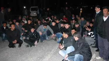 Trafik Kazalarını Protesto Eden Belde Halkı Yolu Trafiğe Kapattı