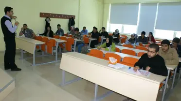 'Türkiye'de Öğrencilerin Yüzde 35'i Ygs İçin Dershaneye Gidiyor'