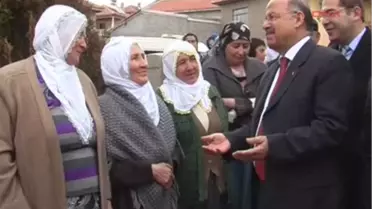 Okuma-Yazma Öğrenip, Protokolü Sertifika Törenine Davet Ettiler