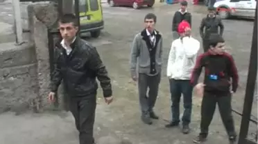 Öğretmen, Okul Bahçesinde Aracıyla Öğrenciye Çarptı